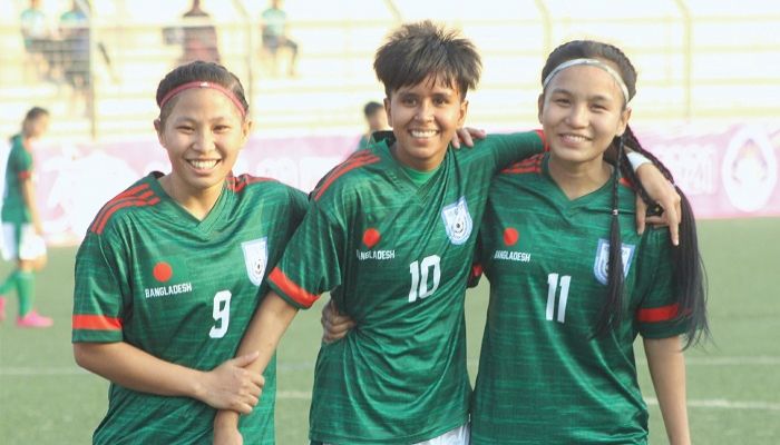 অক্টোবরে মেয়েদের লেবানন সফর!