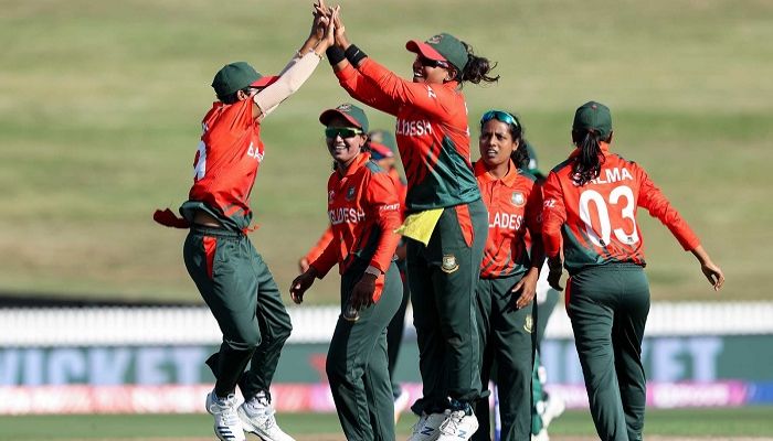 বৃষ্টির ভেলায় ভেসে সেমিতে বাংলাদেশ