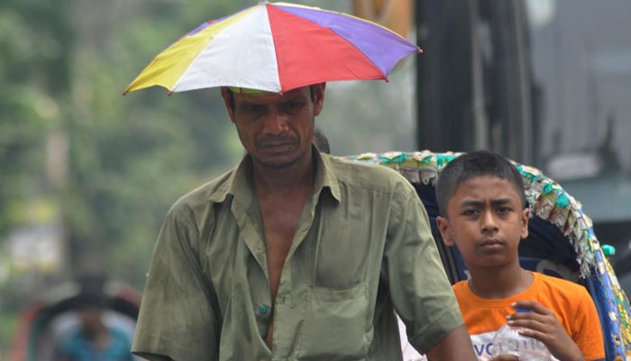 প্রচণ্ড গরমে জনজীবনে হাসঁফাঁস
