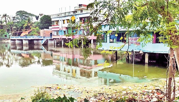 ১০ মামলায় আটকা নদী খনন