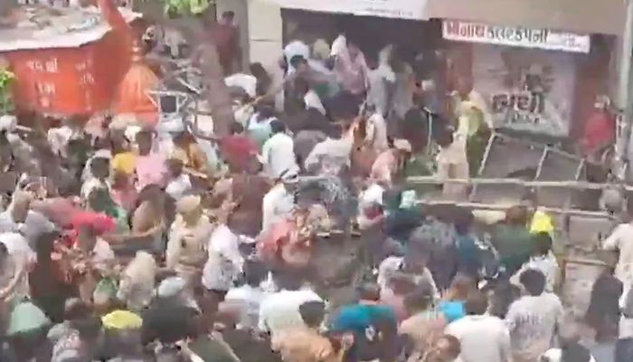 গুজরাটে বাড়ির বারান্দা ধসে নিহত ১