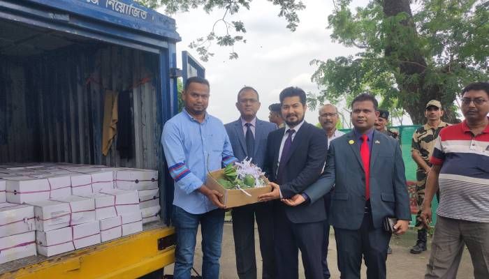এবার ত্রিপুরার মুখ্যমন্ত্রীর জন্য শেখ হাসিনার আম উপহার