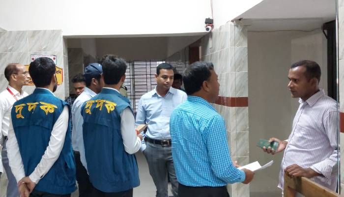 দালাল ধরতে শরীয়তপুর পাসপোর্ট অফিসে দুদকের অভিযান