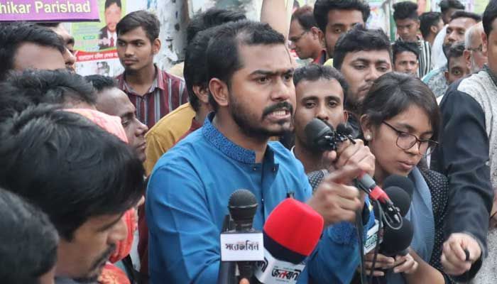 গণ অধিকার পরিষদের নুরুল হক নুর। প্রবা ফটো