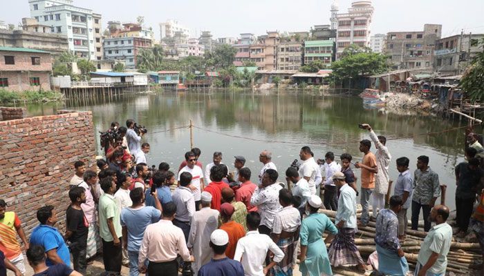 পুরান ঢাকায় শতবর্ষী পুকুর দখলে নিষেধাজ্ঞা চেয়ে রিট