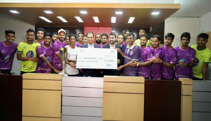 ইউনিয়ন ব্যাংককে ২৫ লাখ টাকা পুরস্কার দিল রূপায়ণ গ্রুপ 