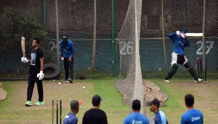 বৃষ্টি মাথায় অনুশীলনে সাকিব-তামিমরা