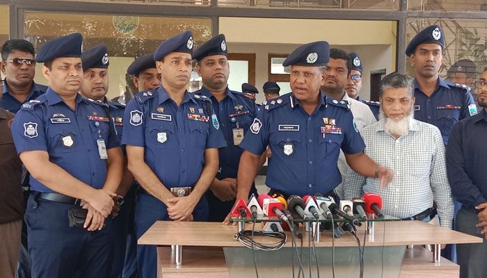 সড়কে উত্তরবঙ্গের যাত্রীদের কোনো ভোগান্তি হবে না : ডিআইজি বাতেন 