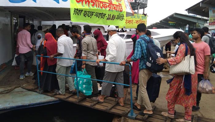 সদরঘাটে চাপ নেই ঘরমুখো মানুষের