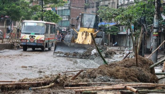 ডিএসসিসির ৬০ ওয়ার্ডে কোরবানি পশুর বর্জ্য অপসারণ
