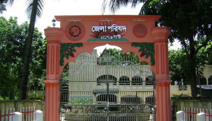 প্রতিবাদের মুখে শতবর্ষী পুকুরে মার্কেট নির্মাণ স্থগিত