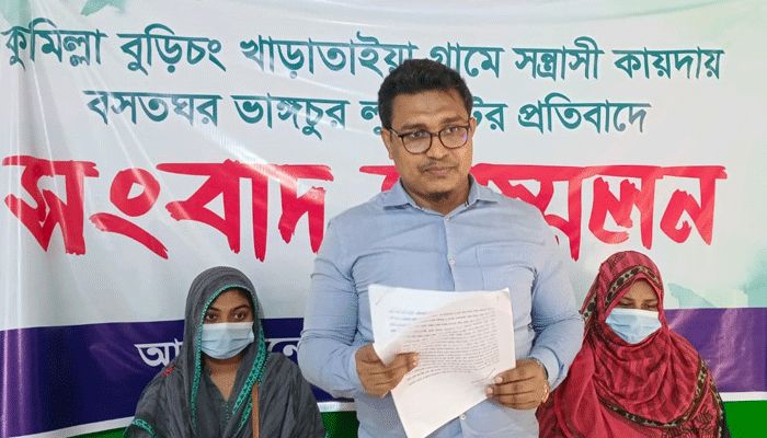 কাঁচা ঘর ভাঙচুরের ঘটনায় মামলার পর খুলে নেওয়া হলো পাকা ঘরের ইট