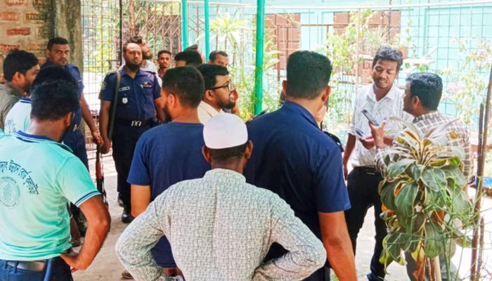 অবৈধ বিদ্যুৎ সংযোগ বিচ্ছিন্ন করতে ভ্রাম্যমাণ আদালত পরিচালনা করছে সিলেট বিদ্যুৎ অফিস। প্রবা ফটো