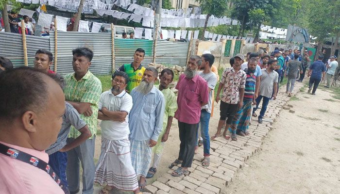 হাতপাখায় টিপ দিলে নৌকায় যাচ্ছে