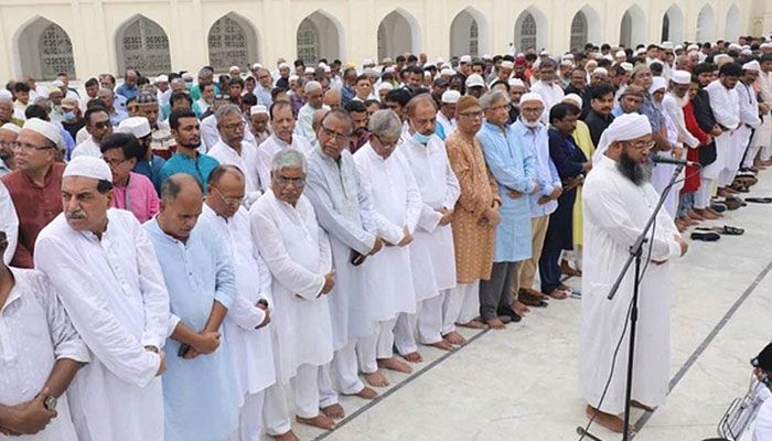 বায়তুল মোকাররমে সিরাজুল আলম খানের জানাজা সম্পন্ন