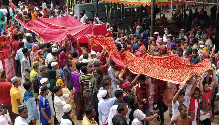 শাহজালাল (রহ.)-এর মাজারে ৭০৪তম ওরসে ভক্তের মিলন মেলা