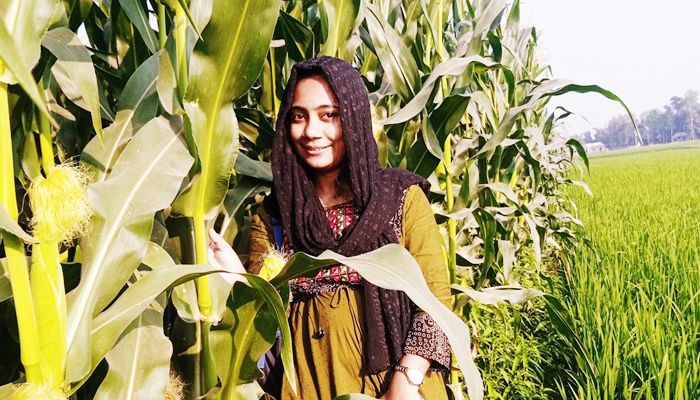 চাকরি- লেখাপড়ার সঙ্গে হয়েছেন কৃষি উদ্যোক্তা