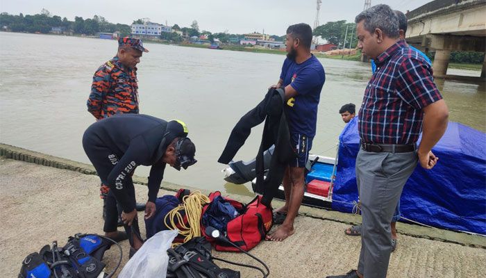ঢলে ভেসে যাওয়া নারীর মরদেহ মিললেও খোঁজ নেই ২ সন্তানের