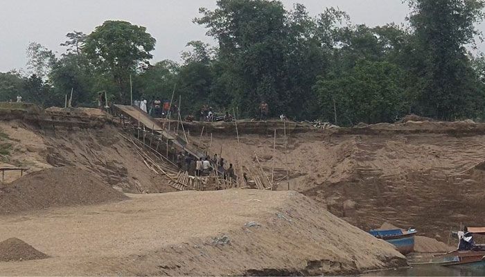 ইজারা বন্ধ, থামেনি পাথর তোলা 
