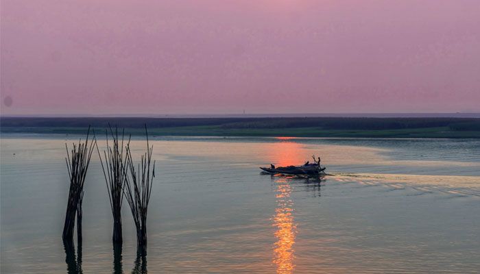দীর্ঘতম দিনের গোধূলি বেলায়