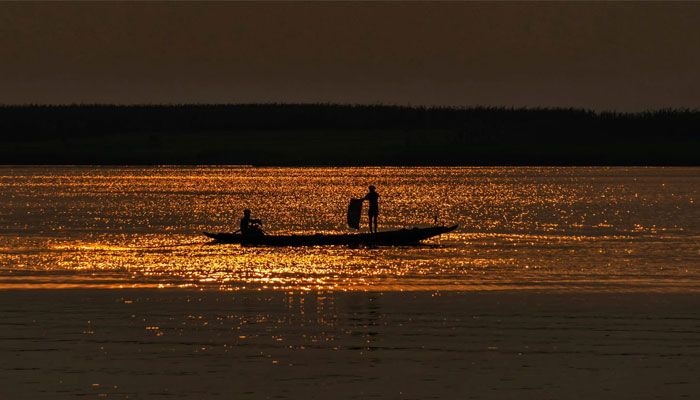 দীর্ঘতম দিনের গোধূলি বেলায়
