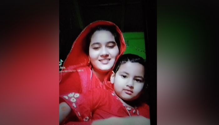 বিছানায় শিশু সন্তানের মরদেহ, ফ্যানের সঙ্গে ঝুলছিলেন মা