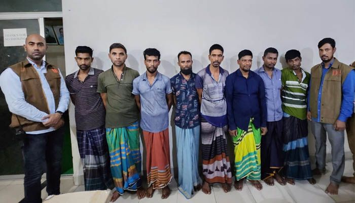 গরুচোর চক্রের ৮ সদস্য গ্রেপ্তার, গরু উদ্ধার