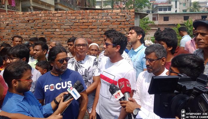 পুলিশের বাধায় ডিআইটি পুকুর রক্ষা কর্মসূচি পণ্ড