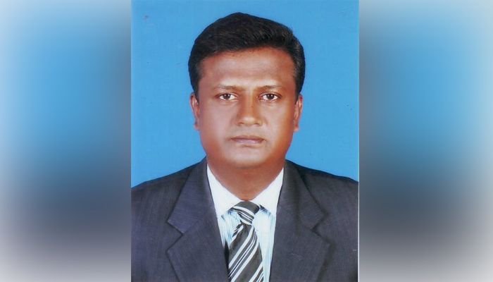 প্রার্থীর ভাগিনাকে বাড়ি নিয়ে শোকজ পেলেন নির্বাচন কর্মকর্তা