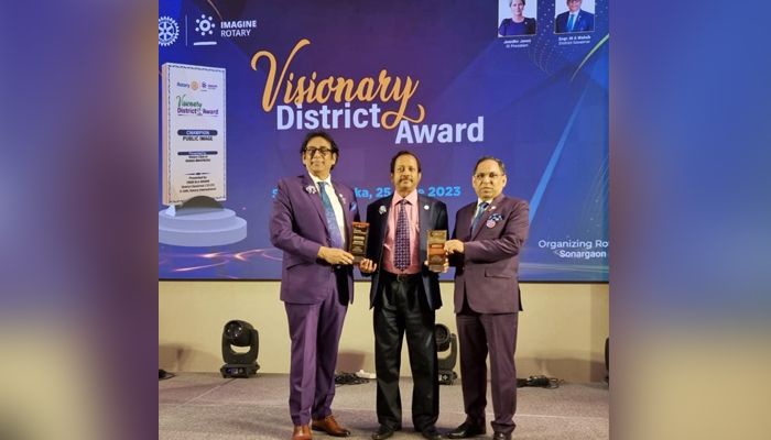 বর্ষসেরা রোটারিয়ানদের অ্যাওয়ার্ড প্রদান