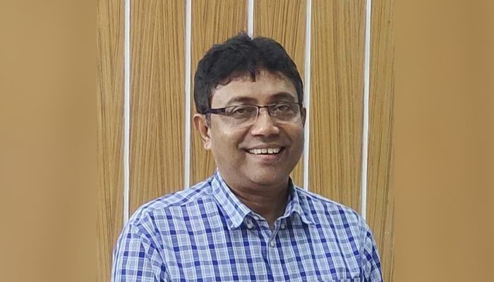 মিরপুর মডেল একাডেমির প্রধান শিক্ষক শুভাশীষ কুমার বিশ্বাস। প্রবা ফটো
