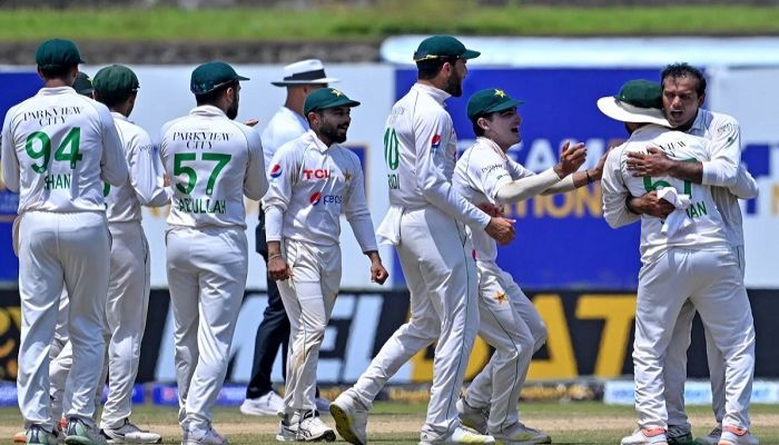 গলে ৪ উইকেটের জয়ে পাকিস্তানের লিড