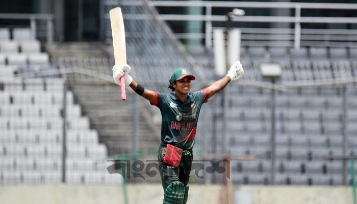 আলীমের ক্যামেরায় ফারাজানার ইতিহাস গড়া সেঞ্চুরির উদযাপন