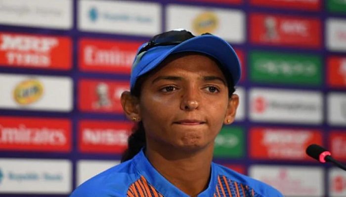 মাঠে অশোভন আচরণের শাস্তি পেলেন হারমানপ্রীত