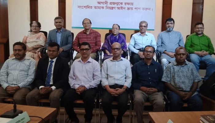 রাজধানীর বাংলামোটরে বিশ্বসাহিত্য কেন্দ্রে ‘ধূমপান ও তামাক নিয়ন্ত্রণ আইন শক্তিশালীকরণ’ শীর্ষক নাগরিক সংলাপে অতিথিরা।