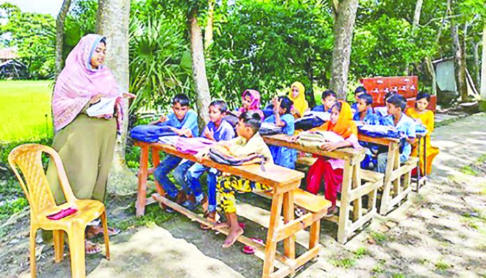 ঝুঁকিপূর্ণ ভবন, গাছতলা বারান্দায় পাঠদান
