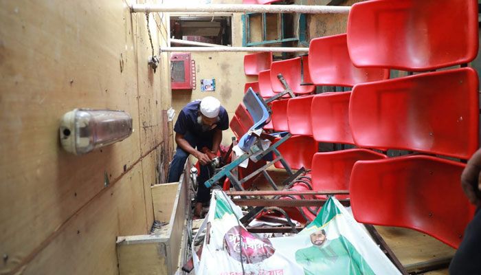ডুবে যাওয়া ওয়াটার বাসটি টেনে তোলে ‘রুস্তম’