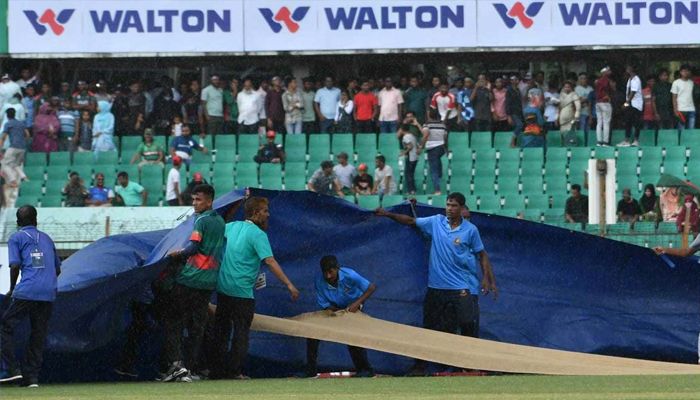 ওভার কমছে না, খেলা শুরু ৪.১০ মিনিটে