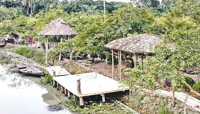 পর্যটকের অপেক্ষায় ভাসমান পেয়ারাপার্ক