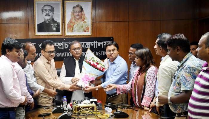 তথ্যমন্ত্রীর সঙ্গে বিএসআরএফের নতুন কমিটির সৌজন্য সাক্ষাৎ
