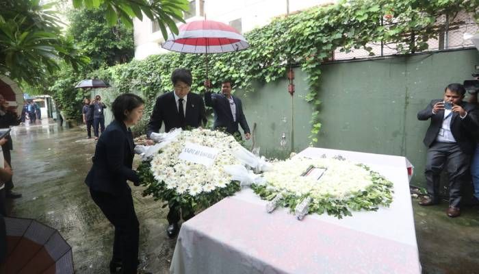 হোলি আর্টিজানে নিহতদের প্রতি রাষ্ট্রদূতদের শ্রদ্ধা