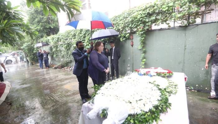 হোলি আর্টিজানে নিহতদের প্রতি রাষ্ট্রদূতদের শ্রদ্ধা