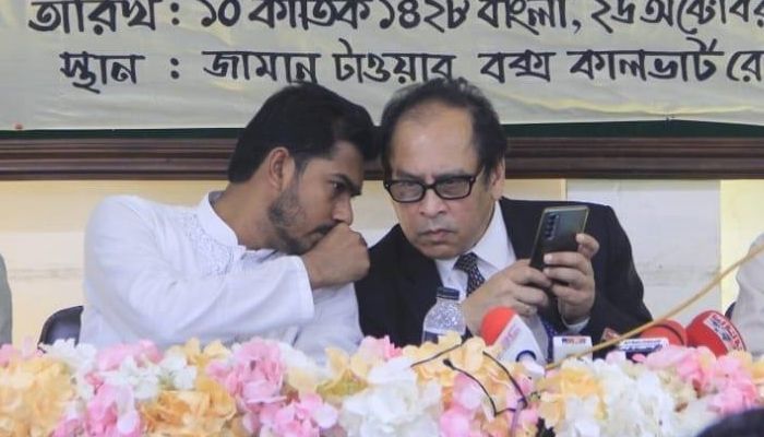 রেজার চোখে বিশ্বাসঘাতক, নুর ভাবেন উদ্ভট লোক