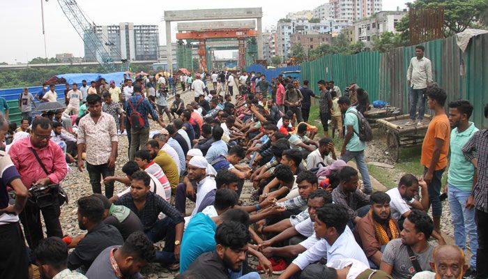 ২৫ ট্রেনের যাত্রা বিলম্ব, একটির বাতিল