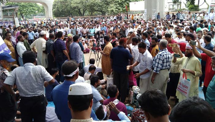শিক্ষামন্ত্রীর আশ্বাসেও ফিরে যাননি শিক্ষকরা, দশম দিনে গড়াল আন্দোলন
