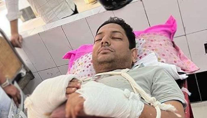 ফরিদপুরে জাকের পার্টির জেলা সভাপতিকে কুপিয়ে জখম