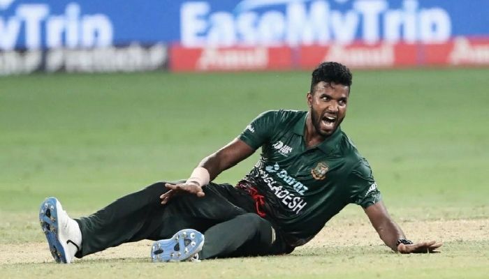 টি-টোয়েন্টিতেও দর্শক ইবাদত