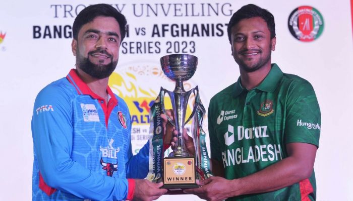 দল ছাপিয়ে লড়াইটা দুই বিশ্বসেরারও