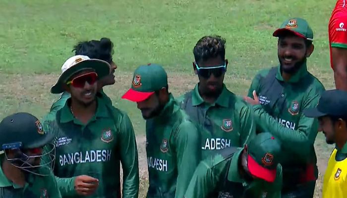 ওমানকে চেপে ধরেছে বাংলাদেশ