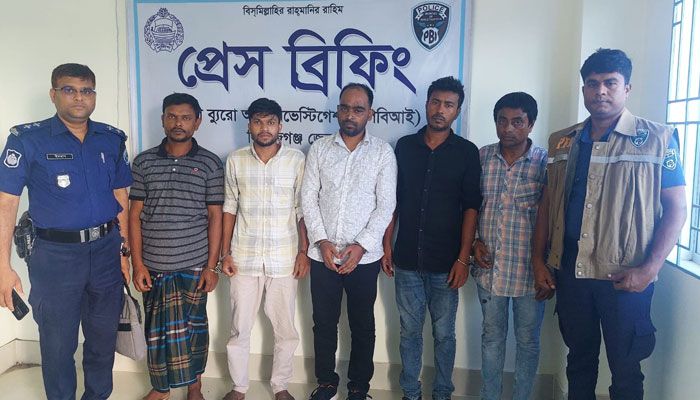 পিবিআই সেজে প্রতারণার দায়ে গ্রেপ্তার ৬